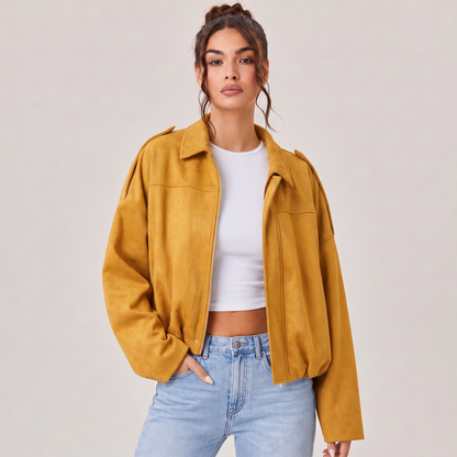 Veste bomber en daim oversize Solina couleur gingembre portée avec jean